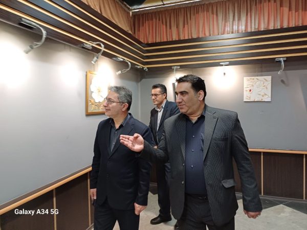 افتتاح نمایشگاه هنرهای تجسمی و استودیوی ضبط صدا در صومعه‌سرا همزمان با دومین روز دهه فجر